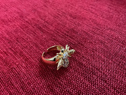 Busy Bee Pavé Ring