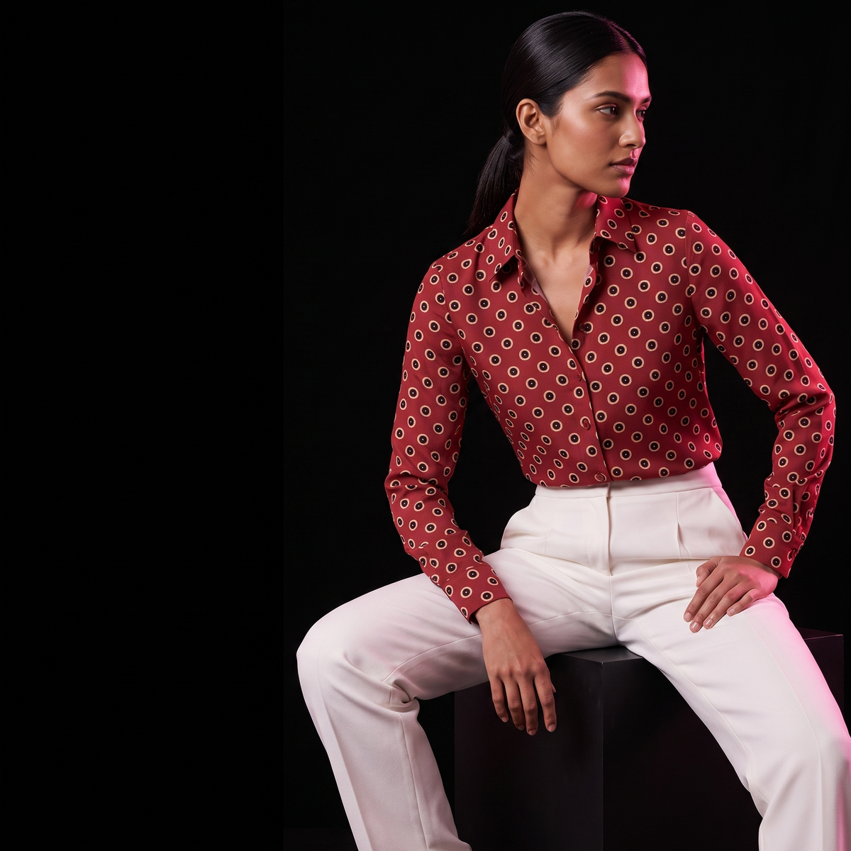 Wine Ringed Dot - AI model sitting