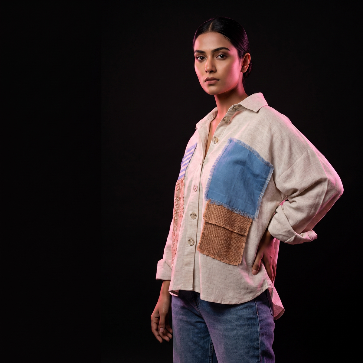 Canvas Beige - AI model standing