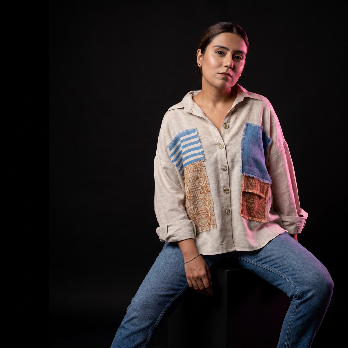 Canvas Beige - AI model sitting