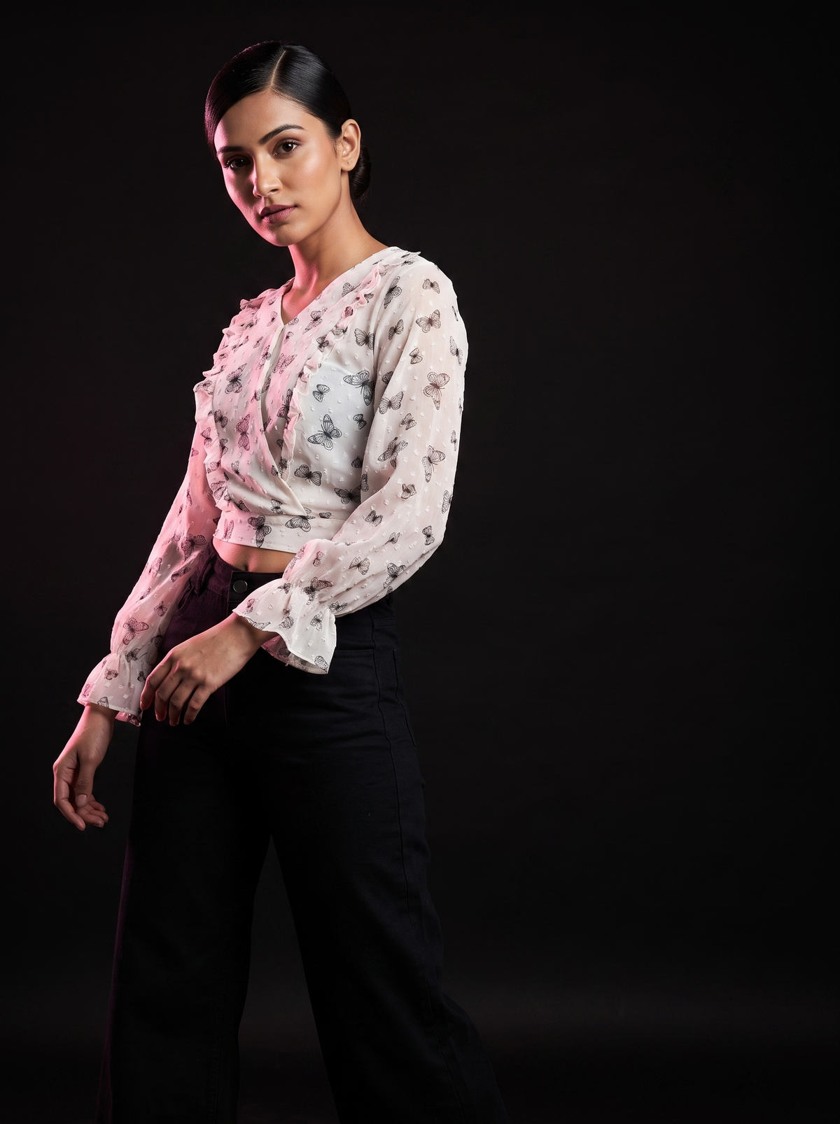 UNIQSTOP - SB178OFW - AI editorial fashion photo, standing pose, black studio background